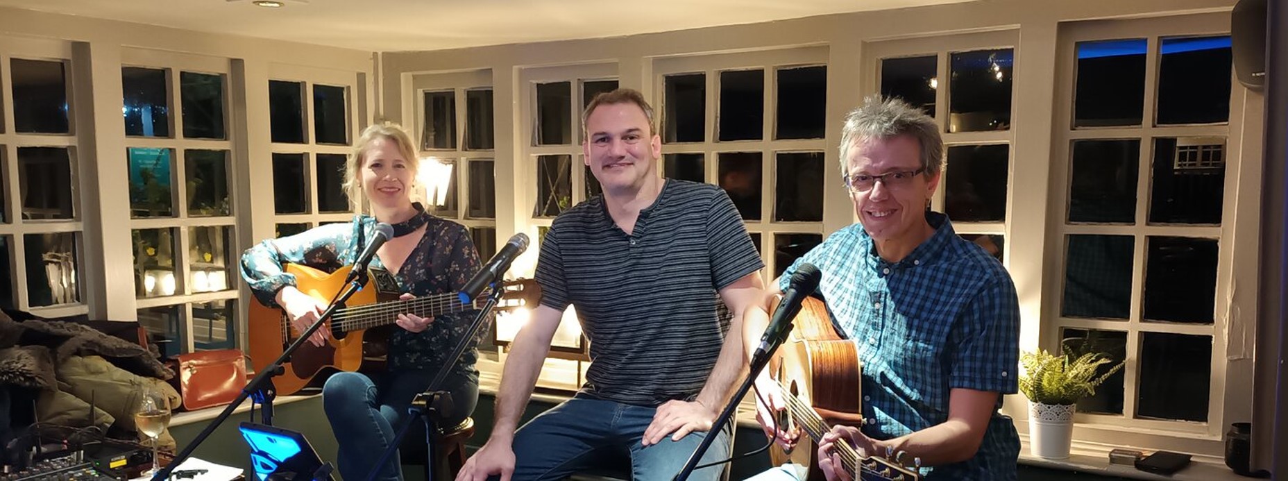 Acoustic Sunset band